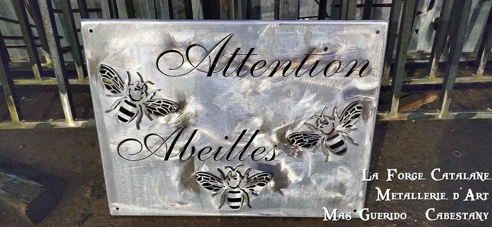 tole avec pliage motif en decoupe laser forge catalane.jpg